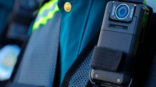 Працівниця "Муніципальної охорони" закупила неякісні бодікамери для співробітників