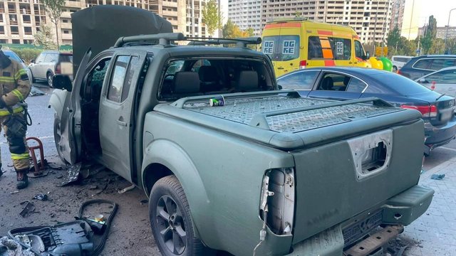 Вибух автомобіля стався через детонацію невідомого пристрою - поліція