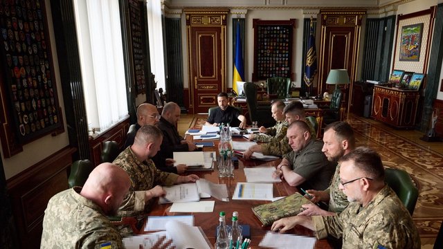 Зеленский провел совещание по дипстрайкам