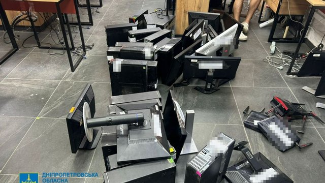 На Дніпропетровщині припинено діяльність 31 шахрайського кол-центру – прокуратура
