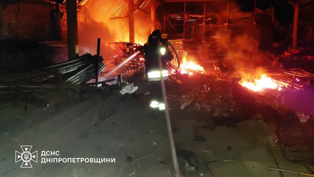 Дніпропетровщина: БпЛА ворога вночі пошкодили сільгосппідприємства та транспорт