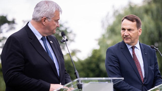 Sybiha and Sikorski holding talks in Poland