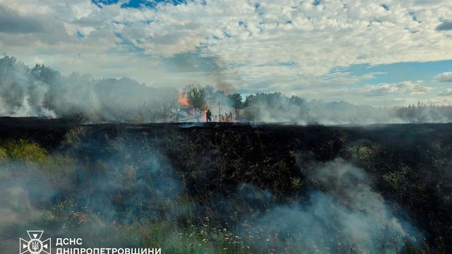 Одна людина загинула, ще одна постраждала у передмісті Дніпра через ракетну атаку
