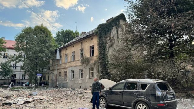 У Львові внаслідок комбінованої атаки зазнали пошкоджень десятки будинків, є постраждалі