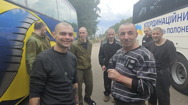 Зеленський: Сьогодні повертаємо додому воїнів ЗСУ, Нацгвардії, Держприкордонслужби та цивільних