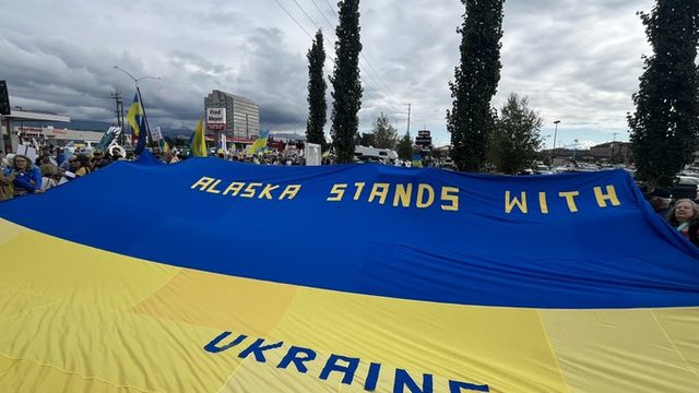 На Аляске прошел митинг в поддержку Украины накануне саммита Трампа и Путина - СМИ