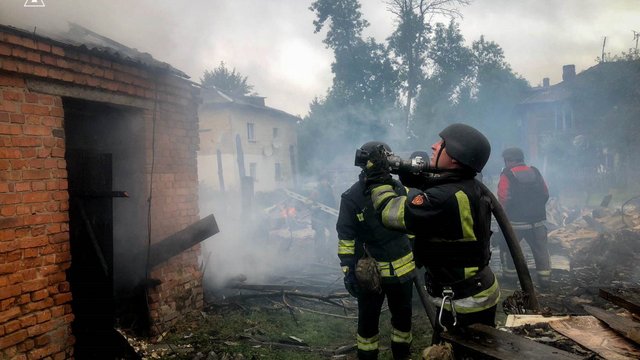 Через ворожий обстріл на Сумщині пошкоджений пожежно-рятувальний підрозділ
