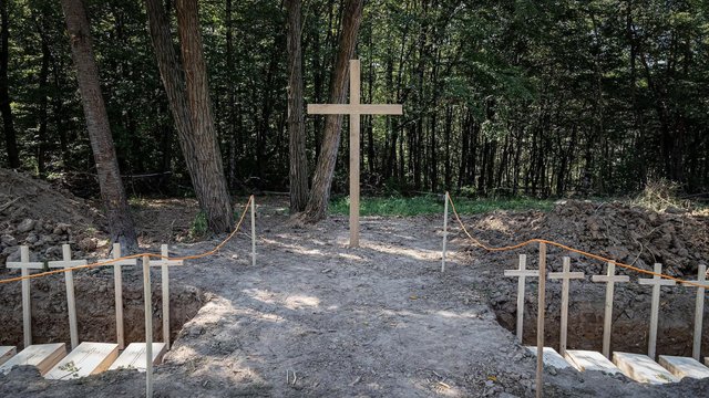 У селі Пужники перепоховали останки 42 людей, чиї життя обірвала війна