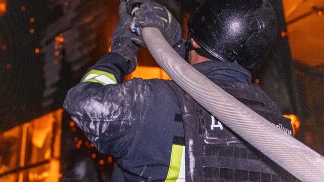Атаки на Никопольщину: Повреждены жилые и админздания, ранен 32-летний мужчина