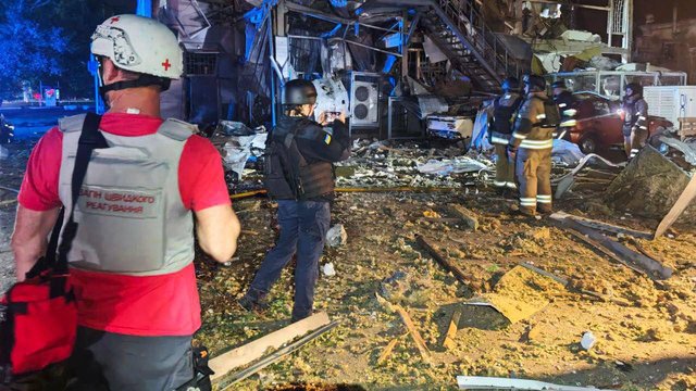 УЧХ допомагає ліквідувати наслідки російської атаки БпЛА у Запоріжжі