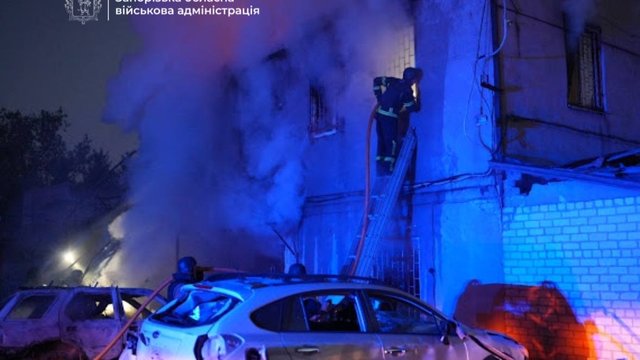 У Запоріжжі загинули двоє людей, ще двоє поранені, триває ліквідація пожежі