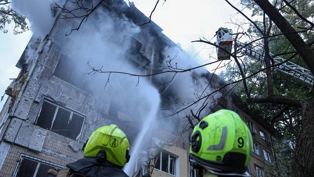 По меньшей мере два человека погибли и десять ранены в результате массированной атаки врага на Киев - КГВА