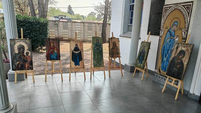 Виставка "Ікони на ящиках з-під озброєнь" вперше відбулася в країнах Африки – МЗС