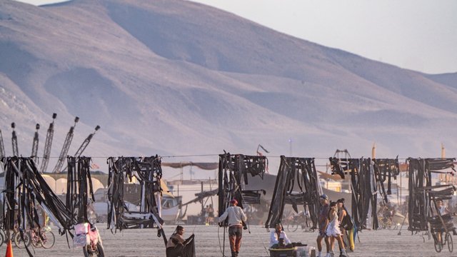 Украинская команда Burning Man представила инсталляцию No Fate после разрушения Black Cloud
