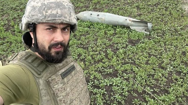 Военный Егор Фирсов призвал главу Деснянской РГА Бахматова направить энергию на службу в ВСУ