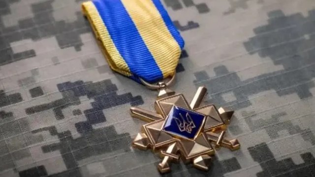Президент подписал закон, который признает особые заслуги перед Украиной воинов, награжденных "Крестом боевых заслуг"