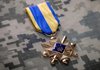 Президент подписал закон, который признает особые заслуги перед Украиной воинов, награжденных "Крестом боевых заслуг"
