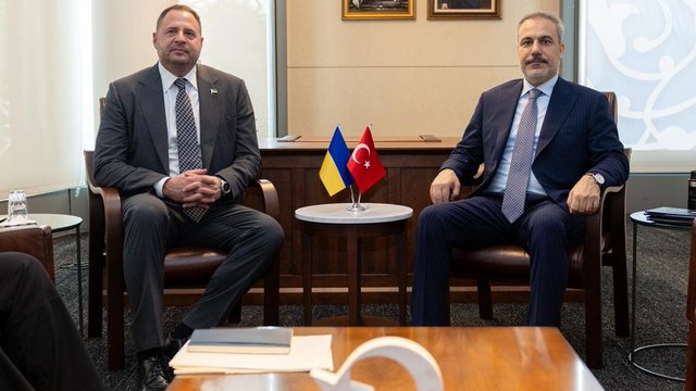 Глава МИД Турции провел встречу с Ермаком в Нью-Йорке