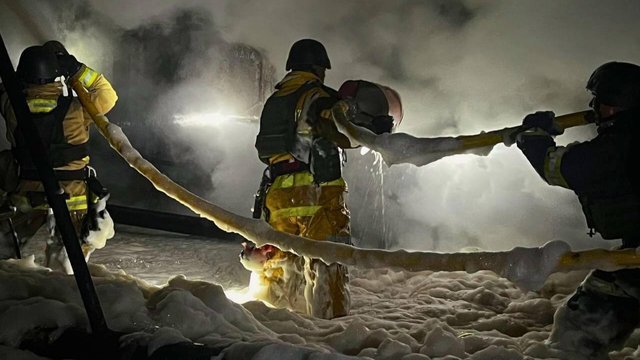 Пожежу на підприємстві в Київській області після атаки дронів ліквідовано