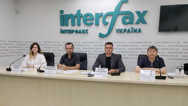 Освітяни заявляють про порушення їх прав низкою останніх ініціатив Міносвіти