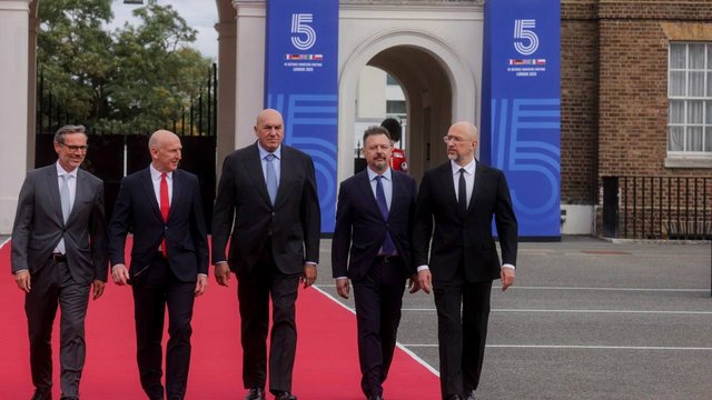 Шмыгаль в Лондоне принял участие в заседании стран Е5