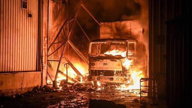 В Одессе в результате удара БпЛА произошел пожар в складском помещении, пострадавших нет