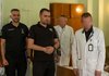 Буданов посетил раненых разведчиков, вручил воинам награды