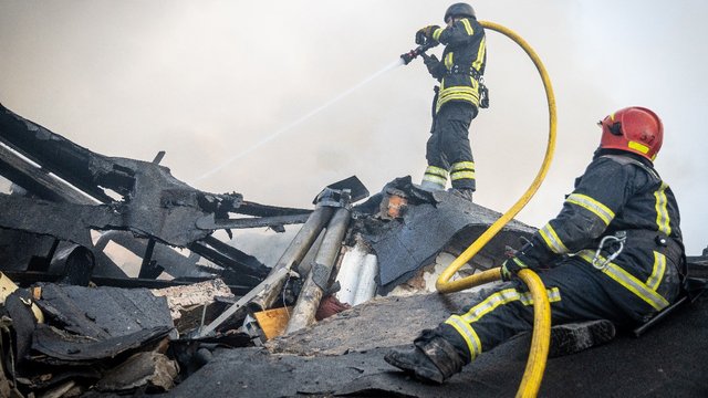 В Хмельницкой области в результате вражеской атаки возник масштабный пожар