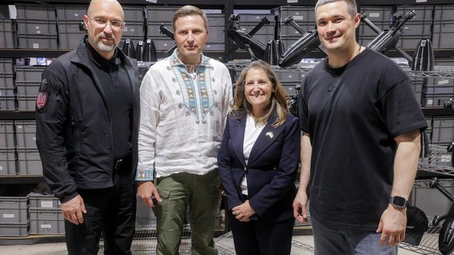 Фріланд та Певкур відвідали одне з найбільших виробництв дронів в Україні