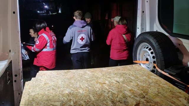 УЧХ допомагав постраждалим внаслідок російської повітряної атаки на Чернігів