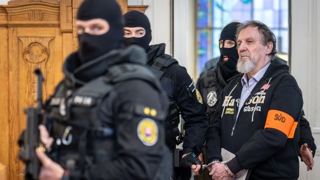 Мужчина, стрелявший в Фицо, приговорен к 21 году заключения - СМИ