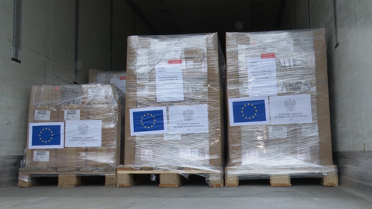Poland donates nearly 30,000 packages of antibiotics for Ukrainian children