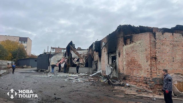 Ворог вчора пошкодив сортувальне депо та вантажне відділення "Нової пошти" в Ніжині