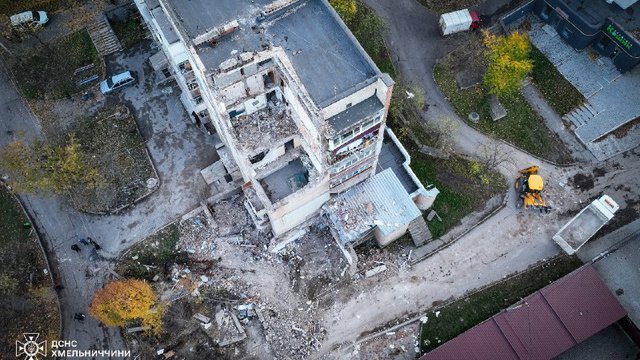 В Хмельницком завершили работы по разбору завалов, образовавшихся в результате взрыва в многоэтажке, погибших двое - ГСЧС