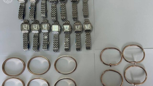Инспектор Львовской таможни получал "откаты" за беспошлинный ввоз Саrtier, Van Cleef и Hermes
