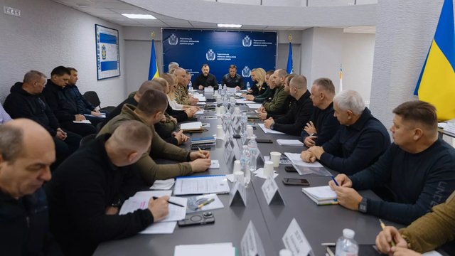 Роботизированный пожарный комплекс, бронированные эвакомобили и внедорожники переданы в Херсон по проекту "Офицер-спасатель громады" - Клименко