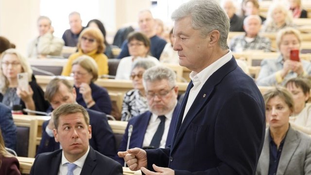 Разные версии документов о санкциях против Порошенко опубликованы на сайтах президента и СНБО, что свидетельствует о фальсификации - адвокат