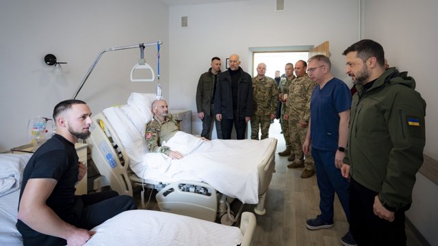 Зеленський відзначив державними нагородами поранених воїнів