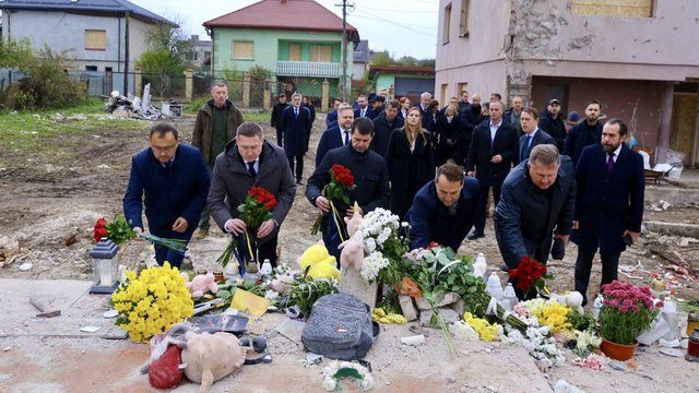 На Львівщину прибув з візитом голова МЗС Польщі Сікорський