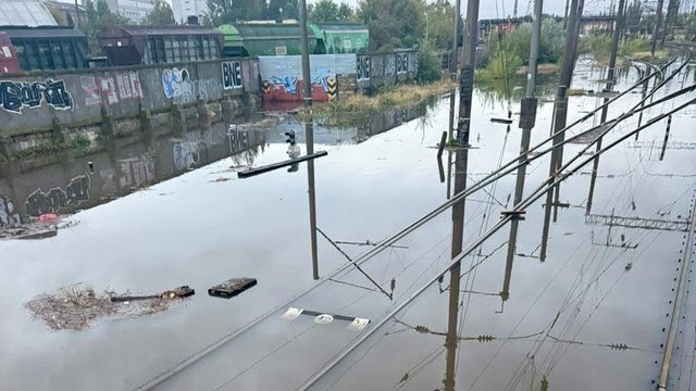 Пасажирські поїзди продовжують рух до/з Одеси попри негоду, можливі незначні затримки – УЗ