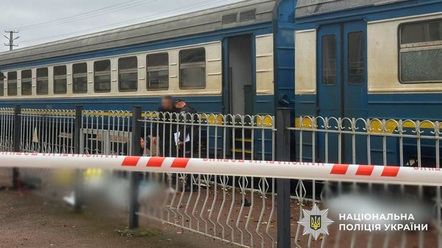 Внаслідок підриву вибухового пристрою на пероні в Овручі загинуло 4 людини, ще 12 отримали поранення – Нацполіція