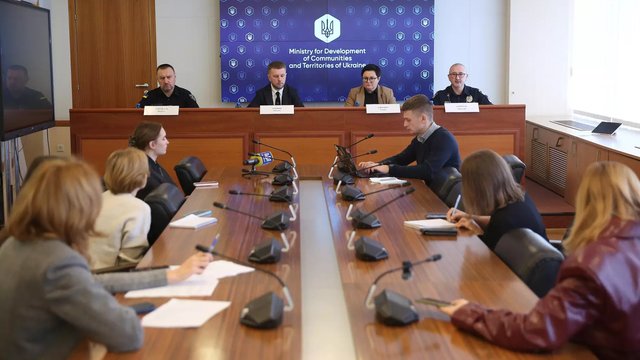 Понад 50 спецгруп Нацполіції та ДСНС проводять евакуацію з небезпечних територій у 6 областях України – МВС