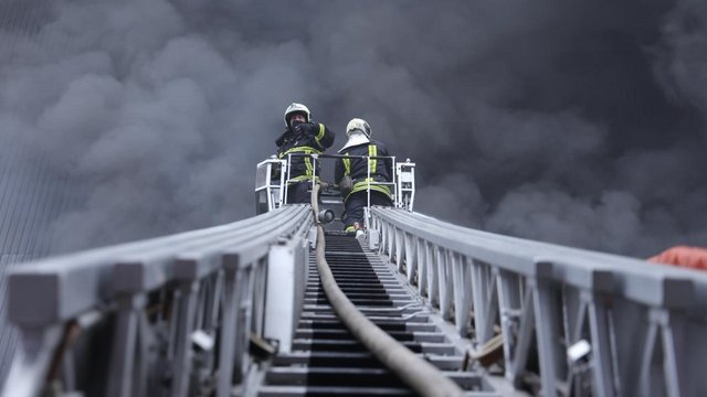 У Києві триває ліквідація наслідків ракетного удару РФ