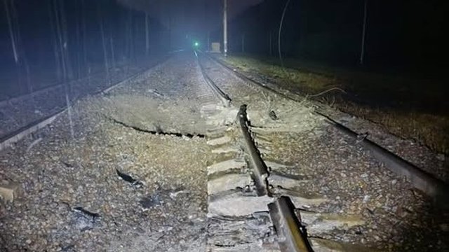 Рух поїздів Ніжинського напрямку ускладнено внаслідок ворожих атак