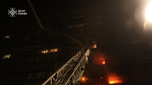 Глава МВД: Для ликвидации последствий обстрелов привлечено 1 200 специалистов ГСЧС, развернуты пункты несокрушимости