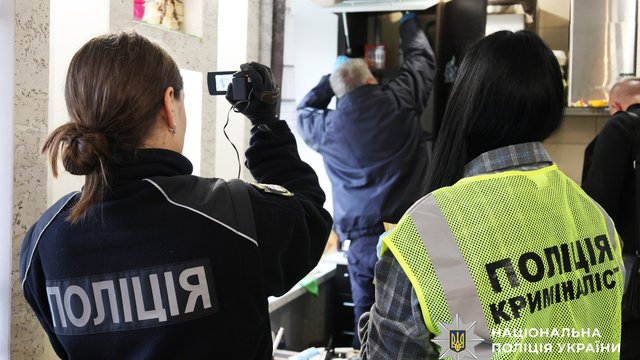 В Николаеве женщина оставила малолетних детей на ночь одних, они погибли из-за пара от горячей воды