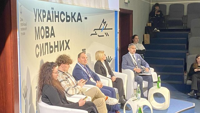 Є тенденція до зменшення кількості резюме російською мовою, а таких вакансій менше 1% - Work.ua