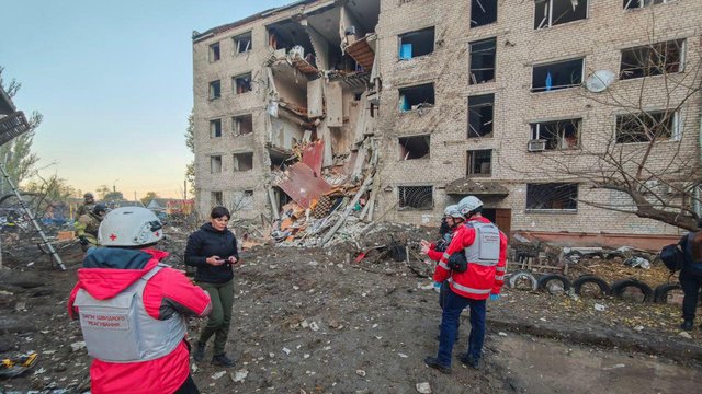 URCS provides humanitarian aid to victims of Russian airstrike on Zaporizhia