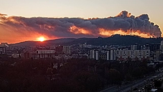 Густой дым над Львовом после атаки не представляет угрозы и является следствием возгорания шин - мэр