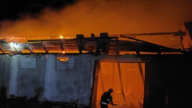 ДСНС: На Чернігівщині внаслідок атак ворожих дронів пошкоджено будівлі та поранено жінку